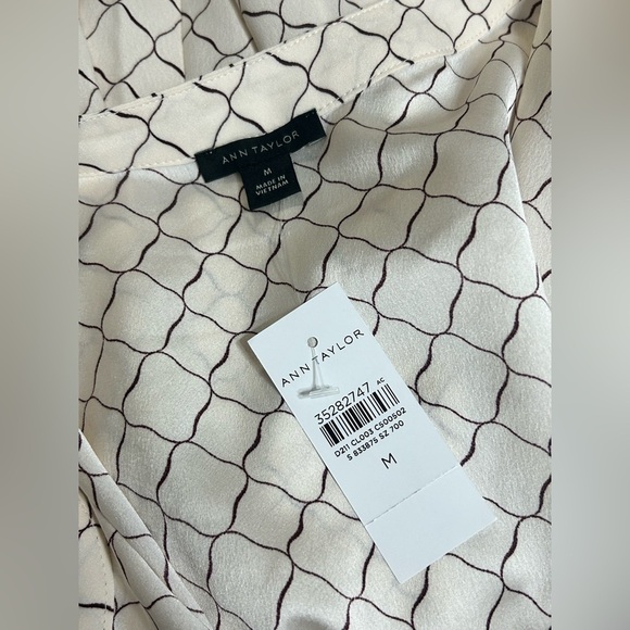 New! Ann Taylor Geometric Print Blouse Womens Size Medium - Picture 6 of 9